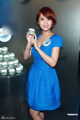 组图：杨丞琳孤单过情人节笑言朋友欲安排其相亲