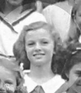 组图：梦露绝版童年照曝光豪放似假小子