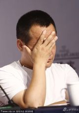 组图：金爵奖评委齐亮相 宁浩疲惫心不在焉