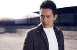 组图：高云翔拍户外写真 深沉内敛彰显格调