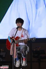 组图：卢广仲唱响香江 带歌迷“燃烧卡路里”