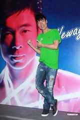 高清组图：许志安尾场演唱会庆功 林建岳到场祝贺