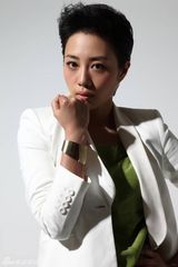 组图：俏姐张龄心推写真老练成熟御姐LOOK