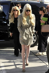 高清组图：林赛-罗韩出席缓刑听证会身形发胖