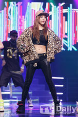 组图：神话打榜夺冠李孝利性感 EXO回归显狼性