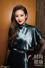 组图：颖儿平面电影大片 化身推理剧女主角