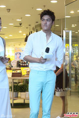 组图：韩星李敏镐上演神速变装 秀中文获赞许