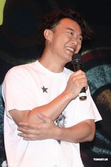 组图：陈奕迅台北签票遭台风搅局 演唱会曲目歌迷选