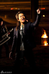 组图：音乐人禾川摇滚写真 彰显硬朗坚强个性