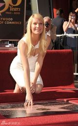 高清组图：格温妮丝-帕特洛好莱坞星光大道留名