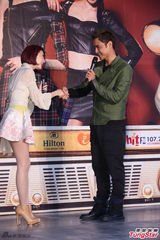 组图：Dream Girls露腿办签唱 明道帅气助阵