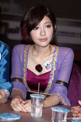 组图：Dream Girls合体代言 古装cosplay耍刀弄剑