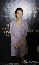 高清组图：章子怡宣传《最爱》 紫色蕾丝装恬静优雅