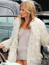 组图：凯特莫斯当街上下真空 凸点露毛