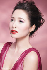 组图：江一燕圣诞彩妆写真曝光 艺术敏感触摸世界