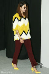 组图：孔孝真CL等助阵时装周 李秀赫亮相T台