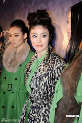 幻灯：陈慧琳豹纹装贵气 变模特儿压轴走秀