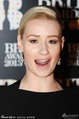 组图：嘻哈说唱歌手Iggy Azalea裸背性感