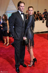 高清组图：纽约大都会庆典 吉赛尔-邦辰夫妇秀恩爱