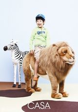 组图：韩星李钟赫与“儿子”拍温馨亲子写真
