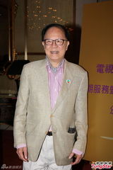 组图：钟景辉热爱演艺不退休 古明华获万元金牌