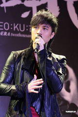 组图：古巨基三年磨一剑再发声 张柏芝令其请客