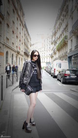 组图：郭碧婷巴黎街拍 清新迷人摩登自在