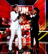 组图：新晋乐队fun.携手詹尼尔为MTV电影奖彩排