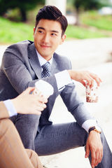 组图：《亿万继承人》曝剧照 崔始源于小彤对决