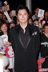 组图：福山雅治新片香港首映 粉丝围堵场面火爆