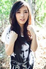 组图：新人蔡文静春季曝光 时尚演绎华丽蜕变