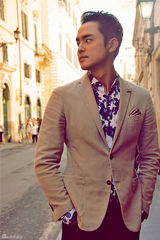 组图：明道欧洲复古之旅 展露绅士温暖笑容