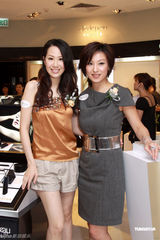 幻灯图：汪诗诗计划探班甄子丹 蒋怡露背晚装抢镜