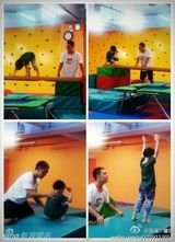 组图：孟庭苇5岁爱子搞怪帅气爱亲亲