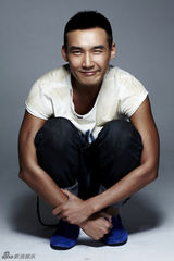 组图：张铎最新写真成型男 硬朗肤色阳光依旧