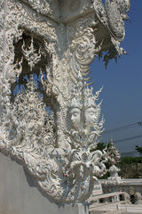 组图：泰国清莱早晨无处不优雅 参观龙坤艺术庙