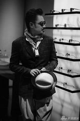 吴秀波现身米兰时装周 观看品牌时尚大秀