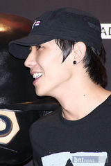 组图：金珠丽着热裤出席派对 MBLAQ李准帅气无限