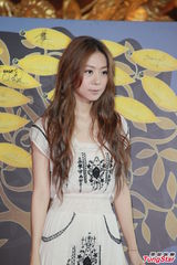 组图：榜中榜小贝贴面女主播 EXO-M西装俊朗