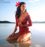 高清图：意大利泳装宝贝阿里萨-米勒热辣比基尼秀