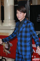 组图：榜中榜小贝贴面女主播 EXO-M西装俊朗