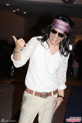 高清图：钟镇涛60大寿派对 群星嬉皮士装到贺