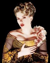 策划：不用扮英雄已能救世人 斯嘉丽性感宝典