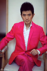 高清图：任泉粉色时尚大片 PK春秋儒生颜回