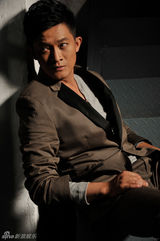 组图：杨志刚个性写真沧桑于眉目 举手露不羁