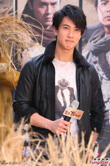 组图：《杨家将》粉丝热情 众帅承诺脱衣