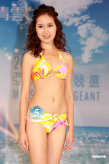 高清组图：亚姐出席竞选活动 比基尼泳衣秀身段