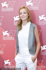 高清图：《一个女人》发布 导演吉亚塔携老公秀恩爱