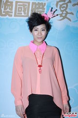 组图：郑欣宜崩溃悼亡母 许廷铿反击同志传闻