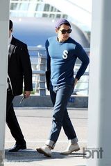 组图：Rain飞长沙助阵快男总决赛 紧身衣秀肌肉